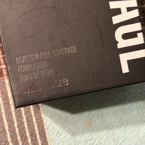 NEW IL MAKIAGE AFTER PARTY FOUNDATION - Picture 5 of 7